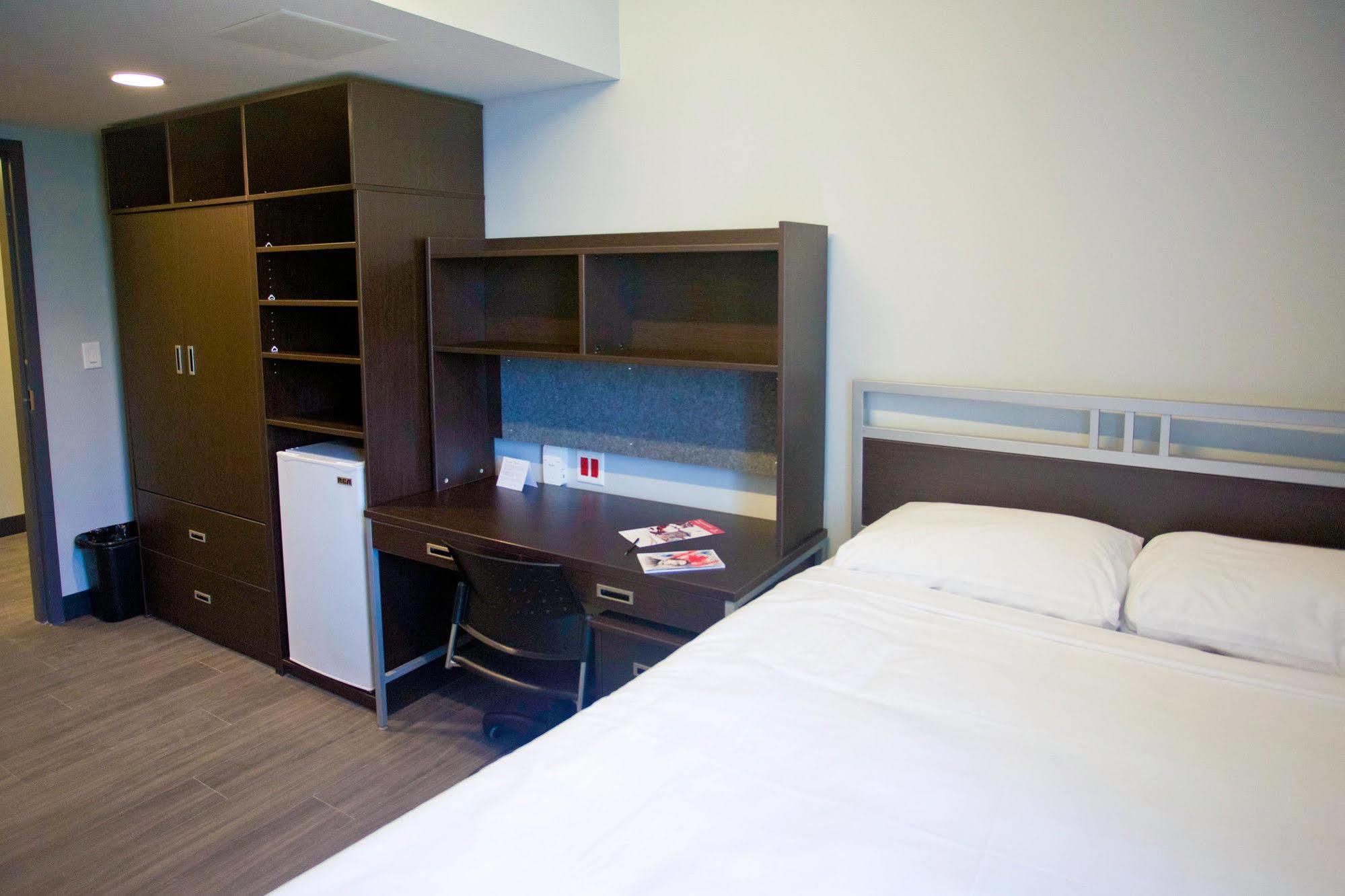 Queen'S University - David C. Smith House - Campus Accommodation Кингстон Экстерьер фото